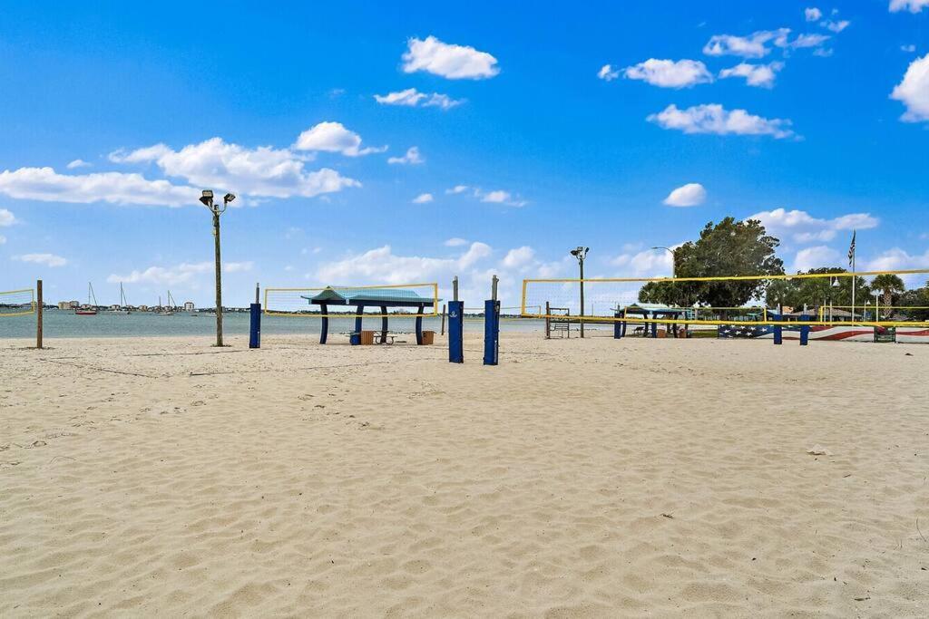 Quaint Gulfport Beach Bungalow San Petersburgo Exterior foto